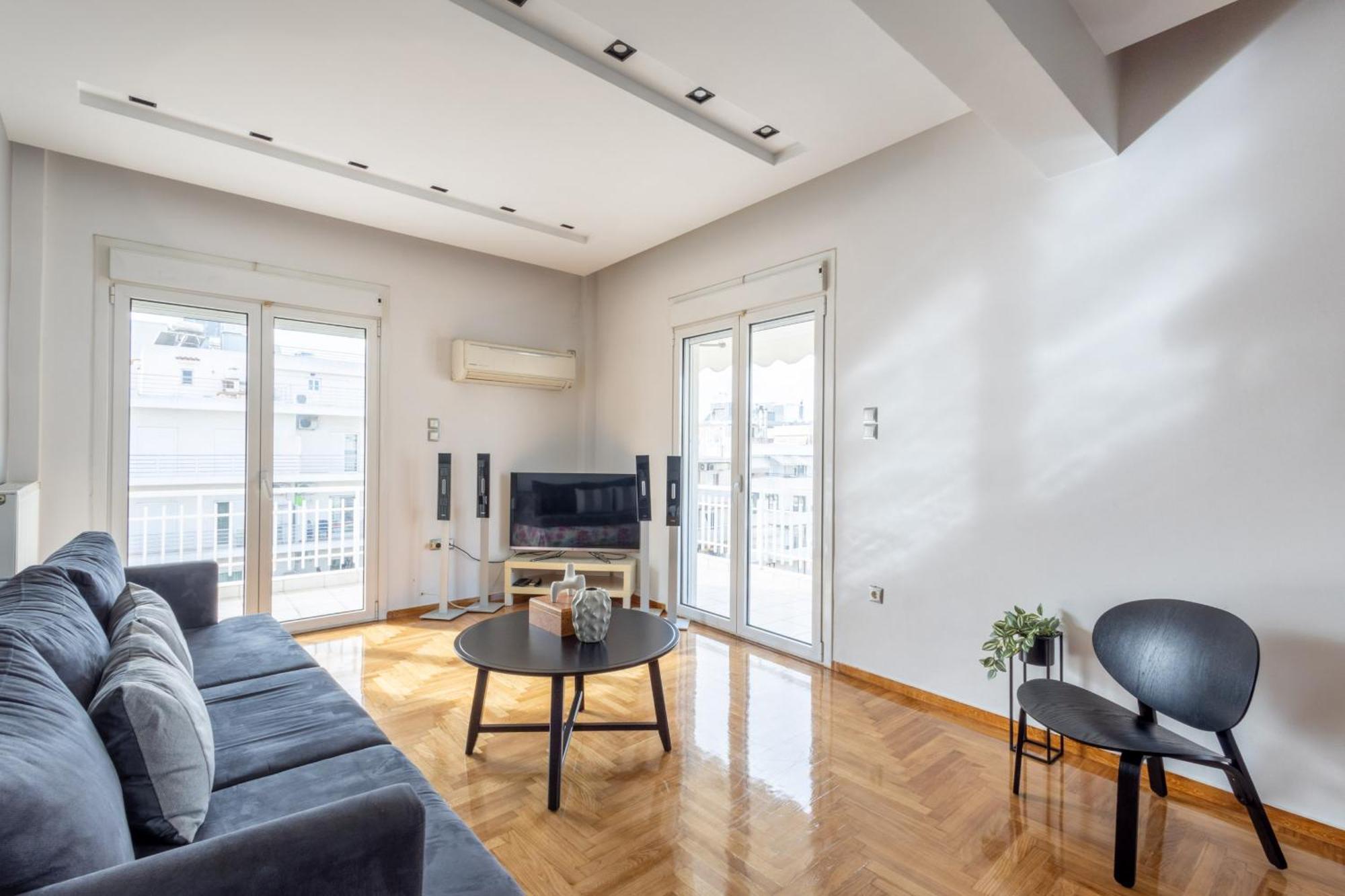 A Luxury & Comfortable Apt In Athens Apartment