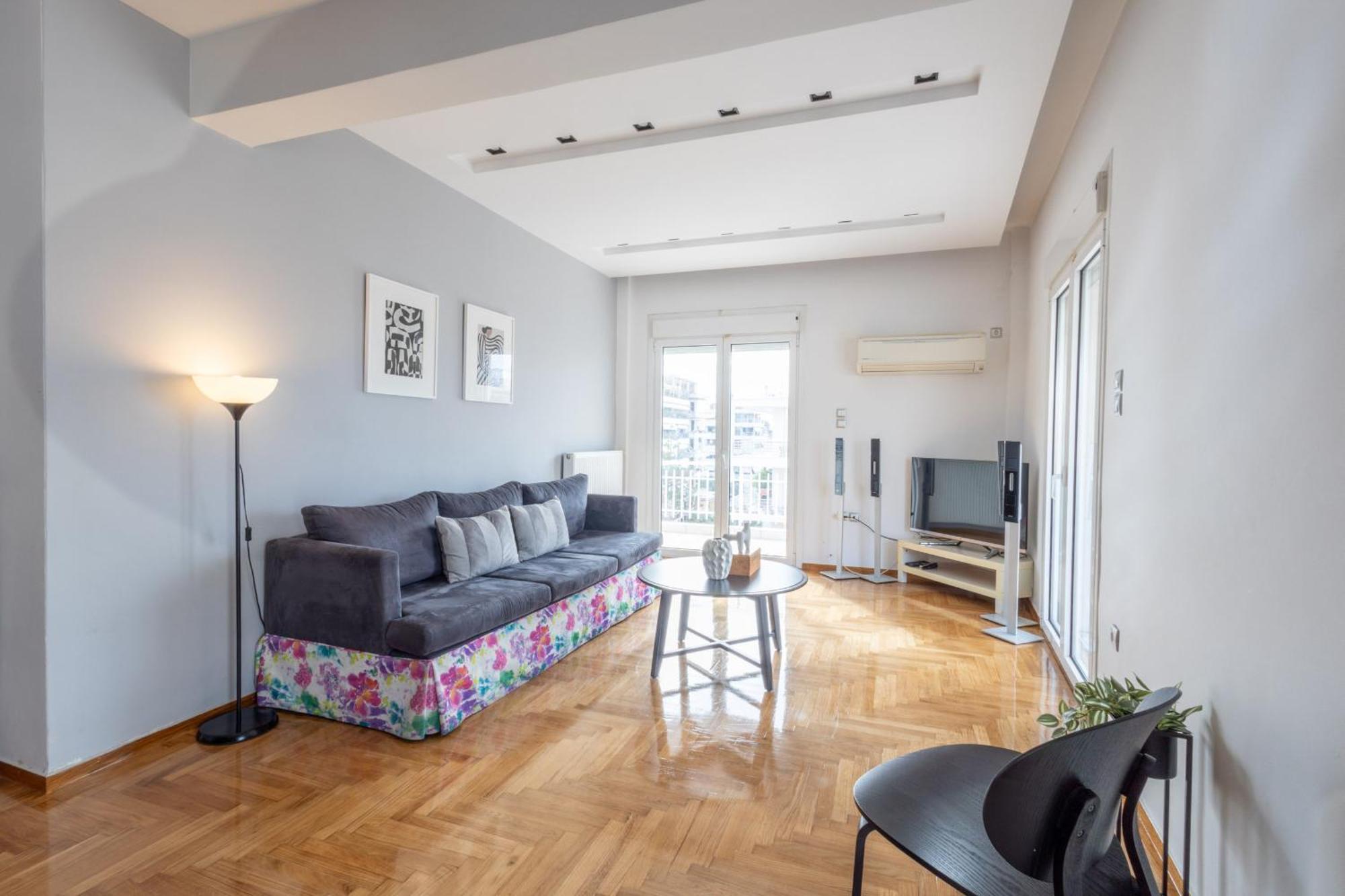 A Luxury & Comfortable Apt In Athens Apartment *
